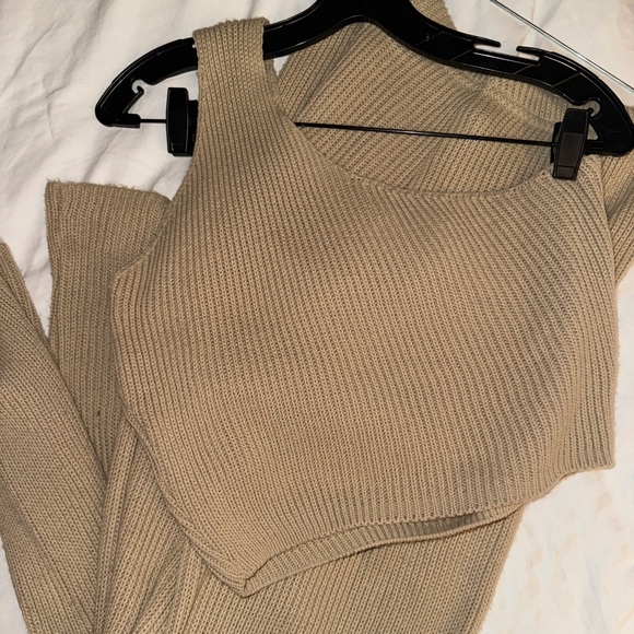 Cozy Fall Knit Co Ord Set - One Shoulder 3 Pieces 🍂🍁🍃 - Picture 2 of 4